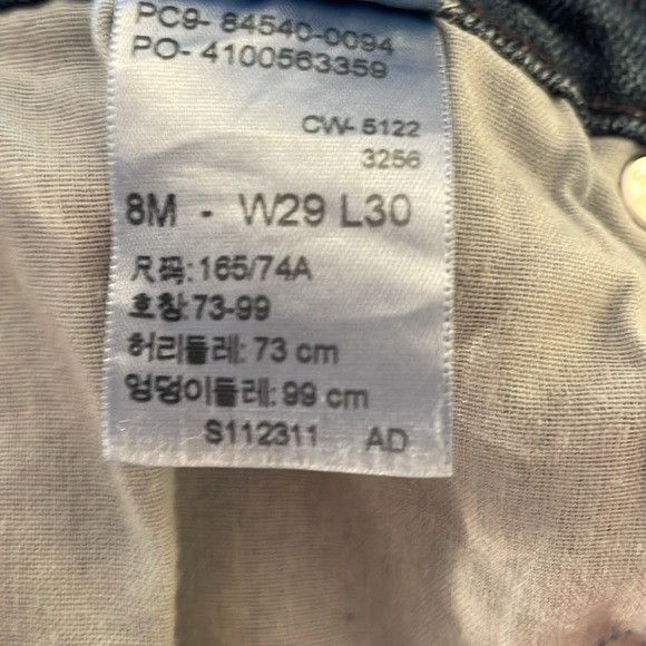 Signature by Levi’s misuse skinny jeans for women. Size 8 medium. 5 pocket. - Picture 10 of 10